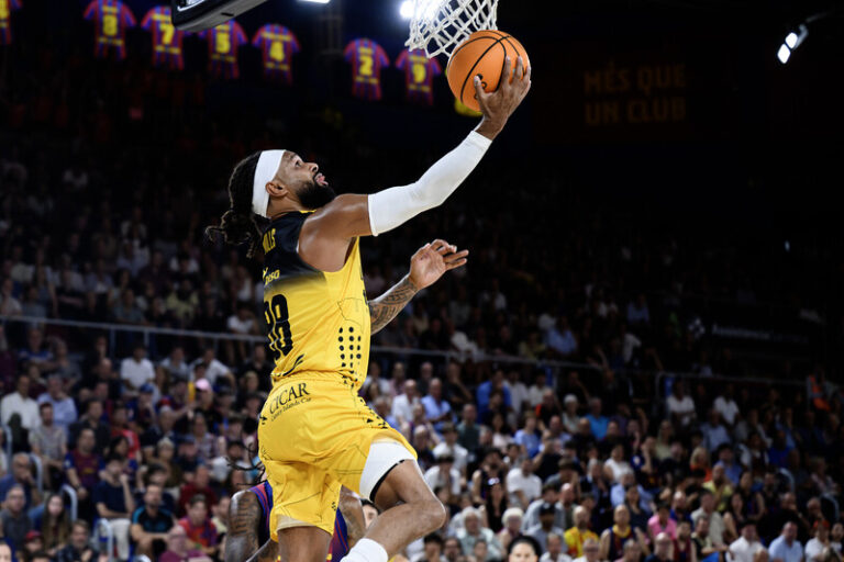 Patty Mills makes ACB playoff history with 36 points at Palau