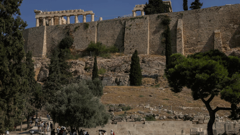 Man attacks two tourists with knife near ancient Acropolis site – FBC News