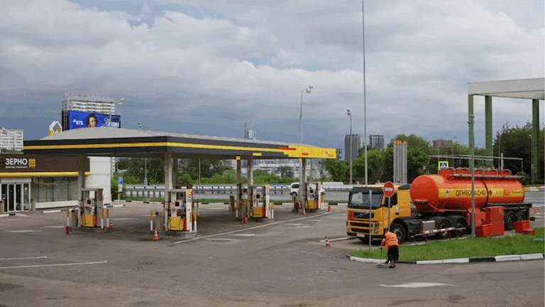 Russian frustration rises as fuel crisis bites – FBC News